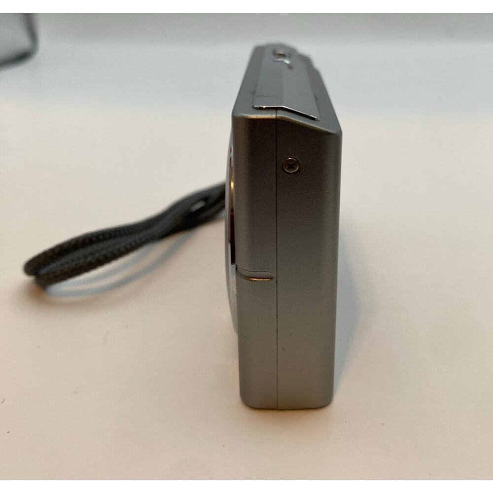 Olympus FE-360 8.0MP Digital Camera Silver PLEASE READ! Untested - Picture 4 of 12